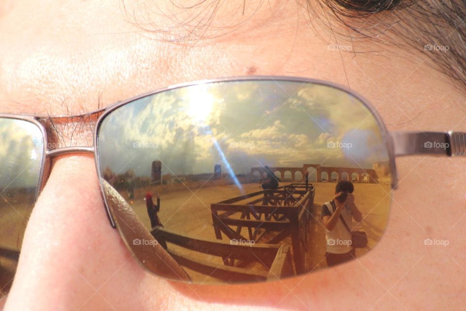 Sunglasses reflection 