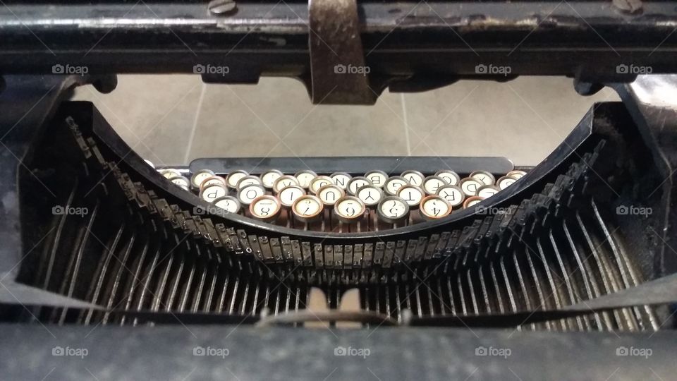 typewriter, old but working
