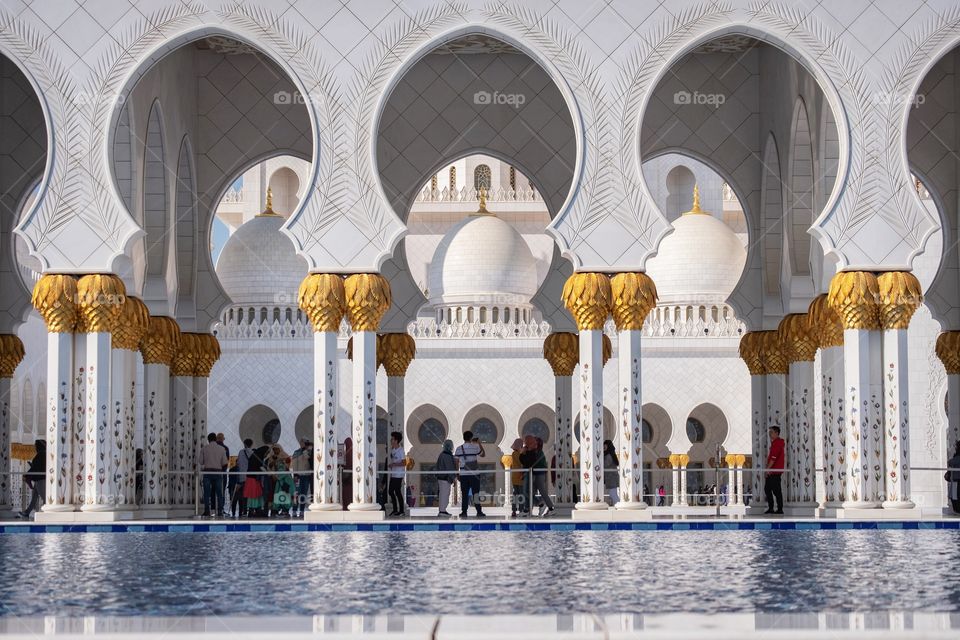 The famous white mosque in Dubai