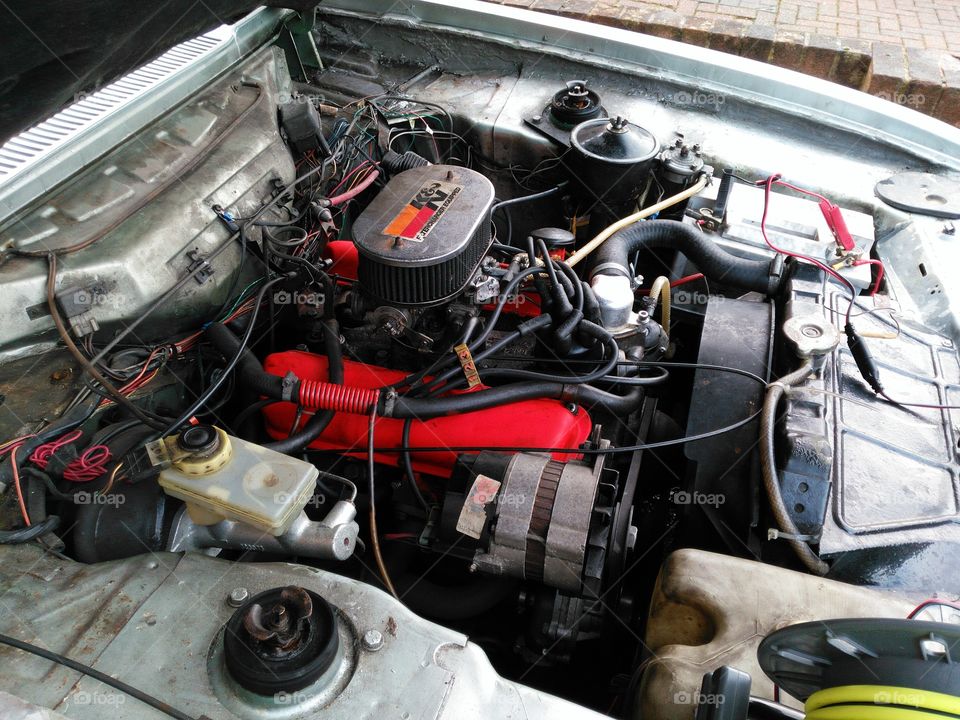 engine bay ford Capri