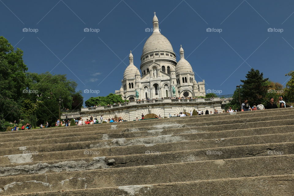 sur les marches parisienne