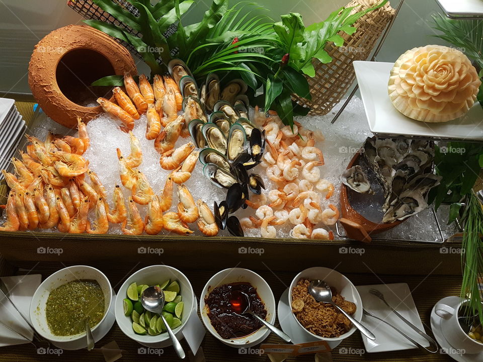 seafood buffet ice display