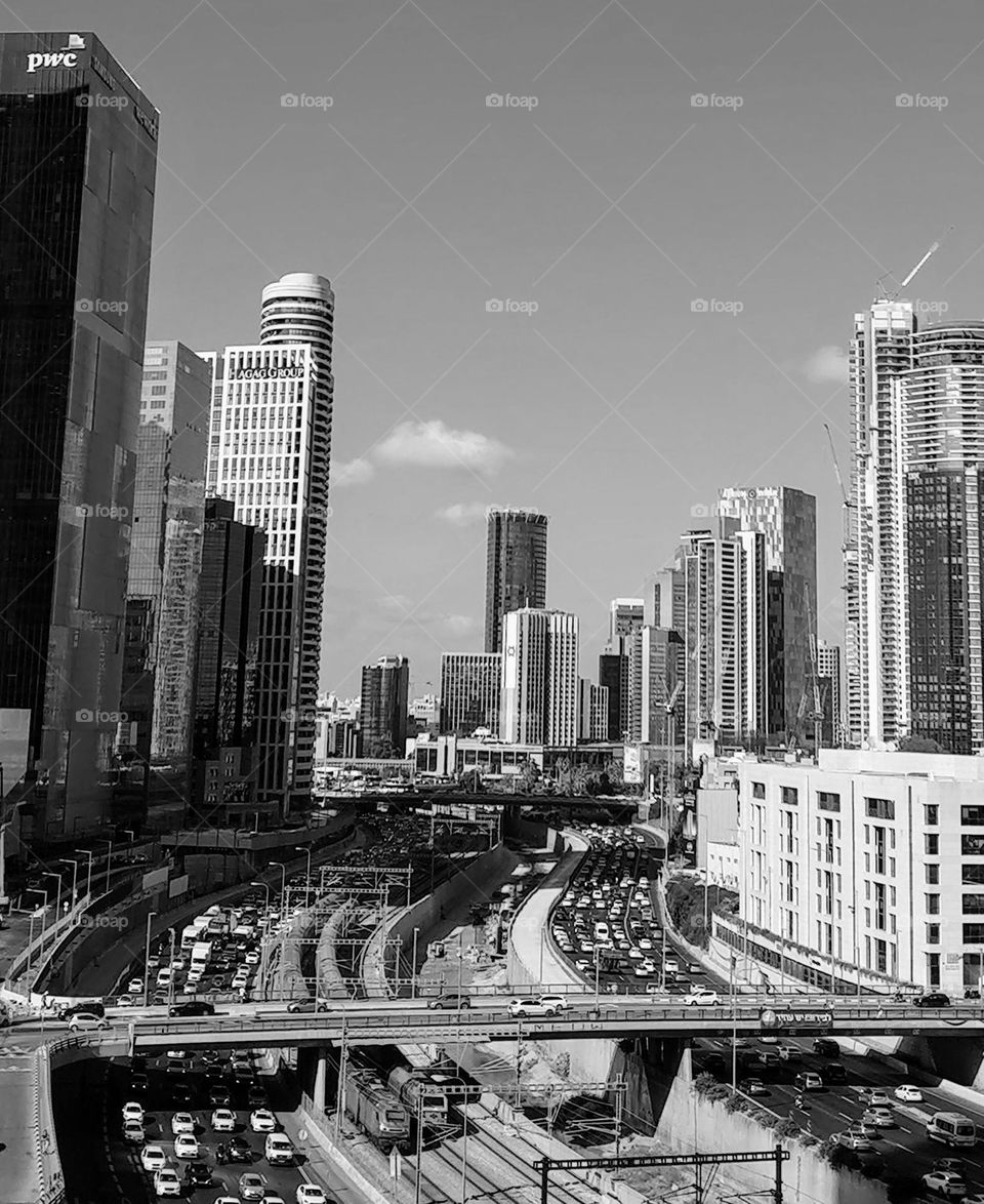 City Vibe 🤍🏢🖤