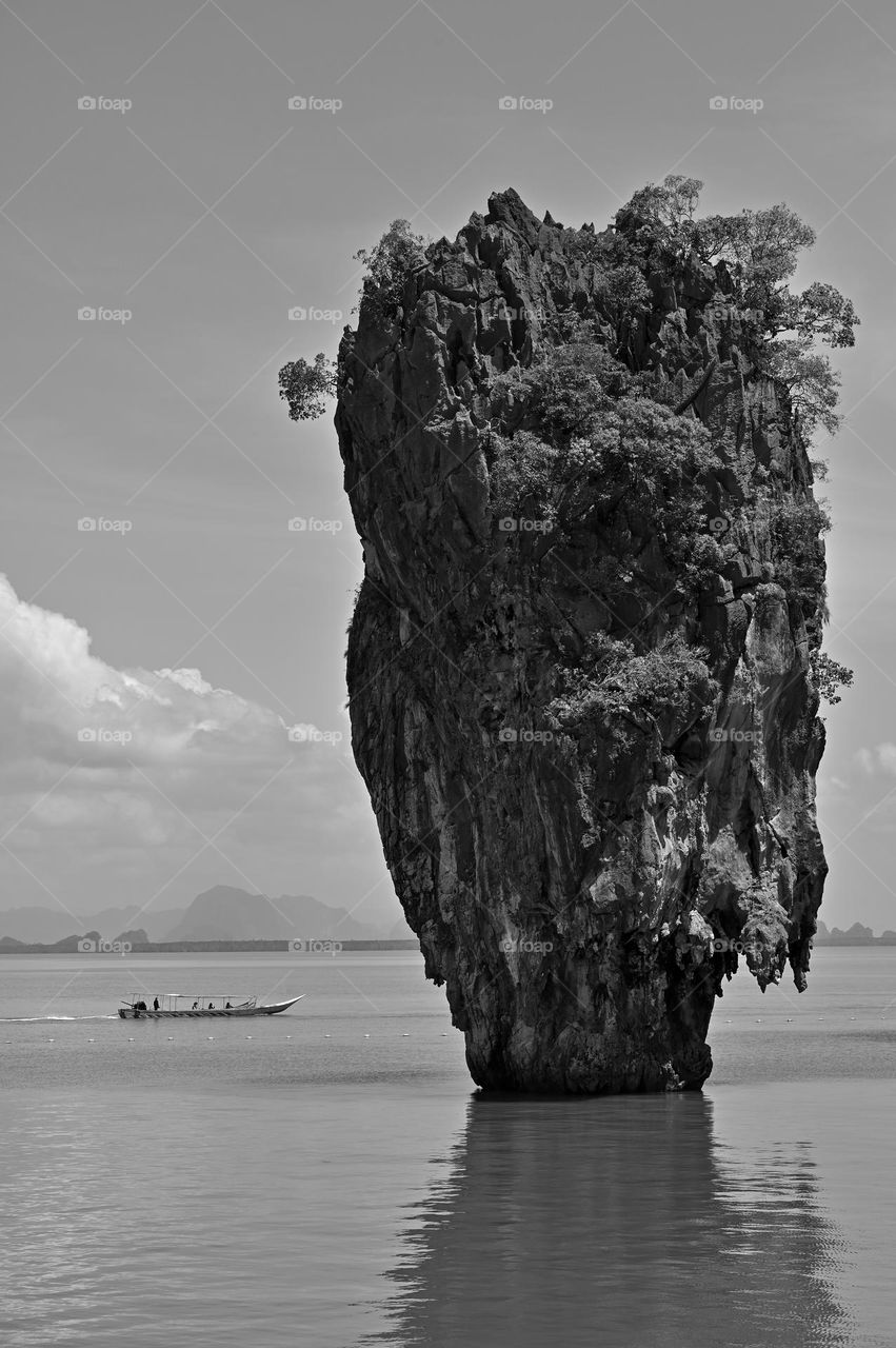 The thinnest island in the world