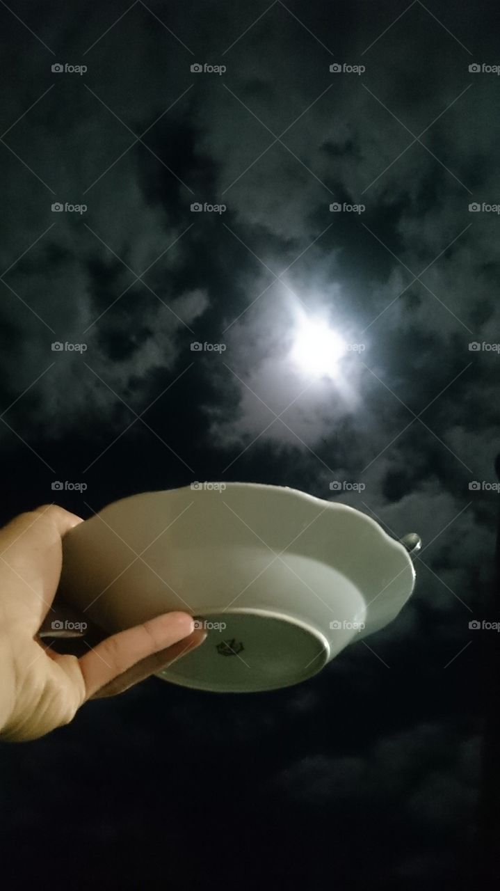 eating with the moon 🌕
