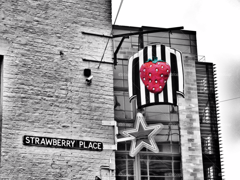 street wall urban strawberry by Raid1968