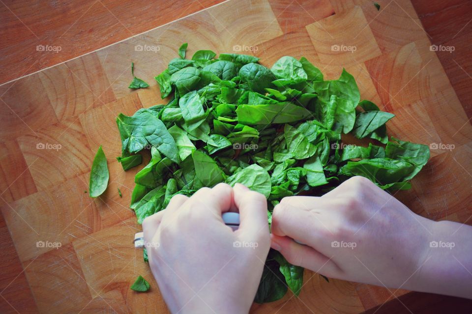 Cutting spinach