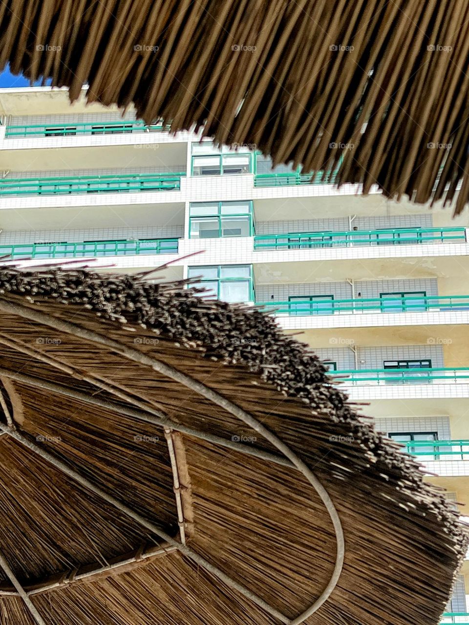 Building and thatch umbrella 