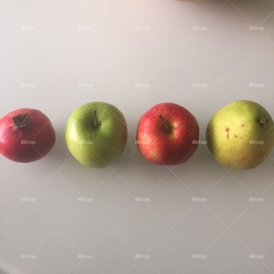 Apples, pear, Pom 