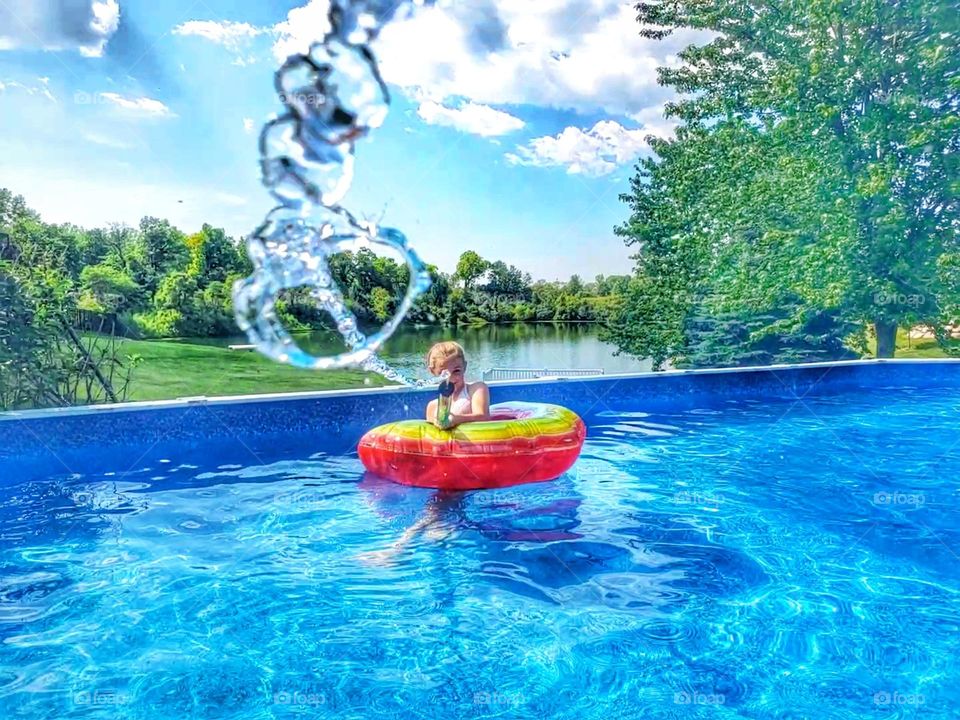 squirt fun pool fight