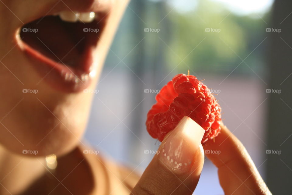 Eating raspberries