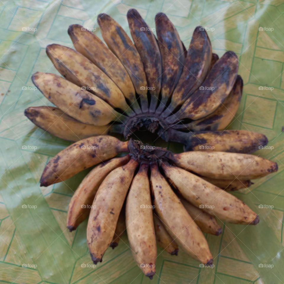 Benefits Bananas are rich in vitamins and fiber