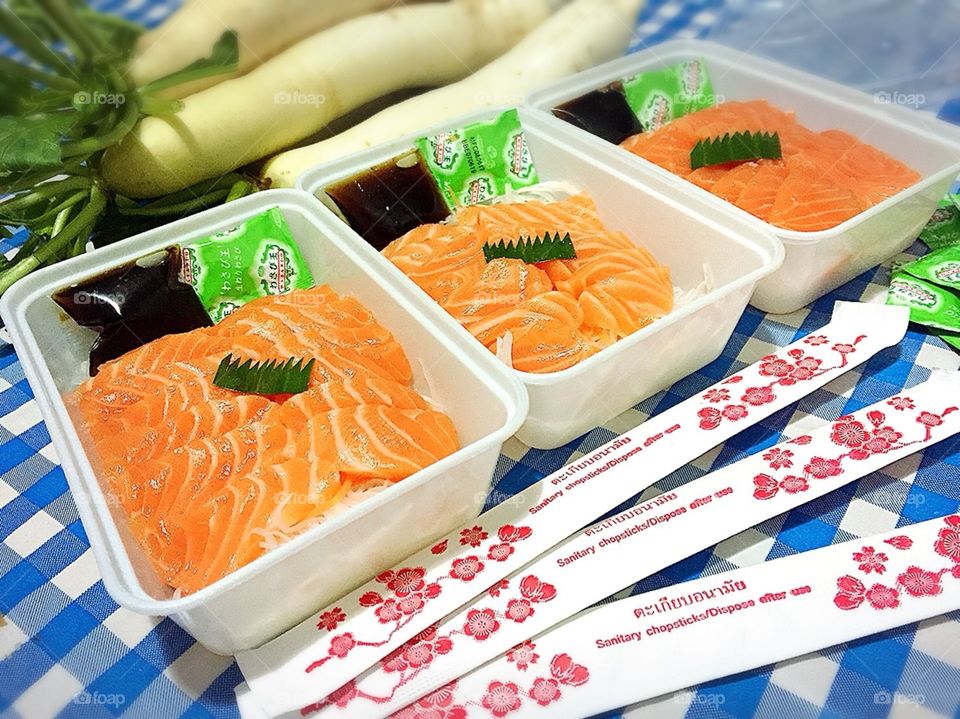 Salmon sashimi delivery 