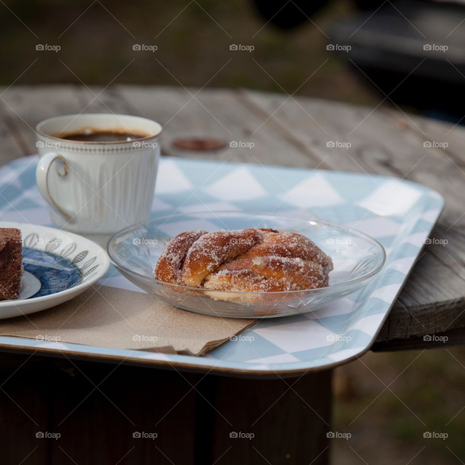 Coffee with cardamom bun