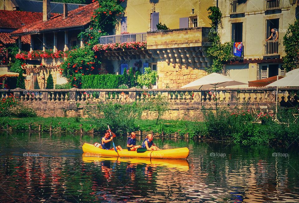 Dordogne . Canoeing 