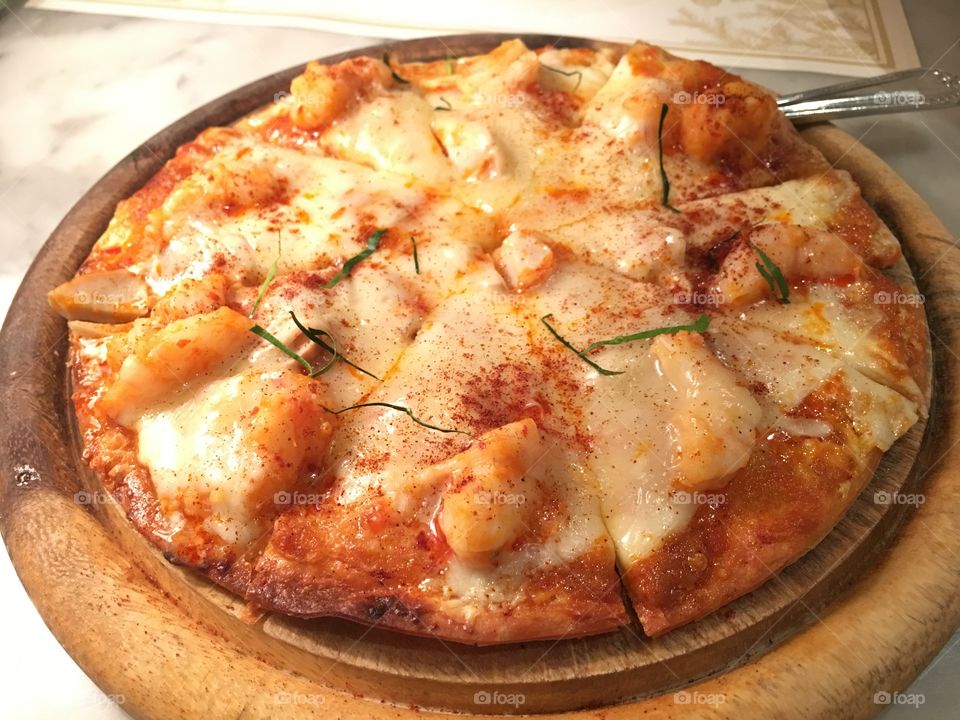 Crispy 'n' tiny pizza in Bangkok 