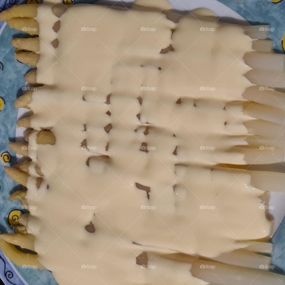 Spargel mit sauce hollandaise