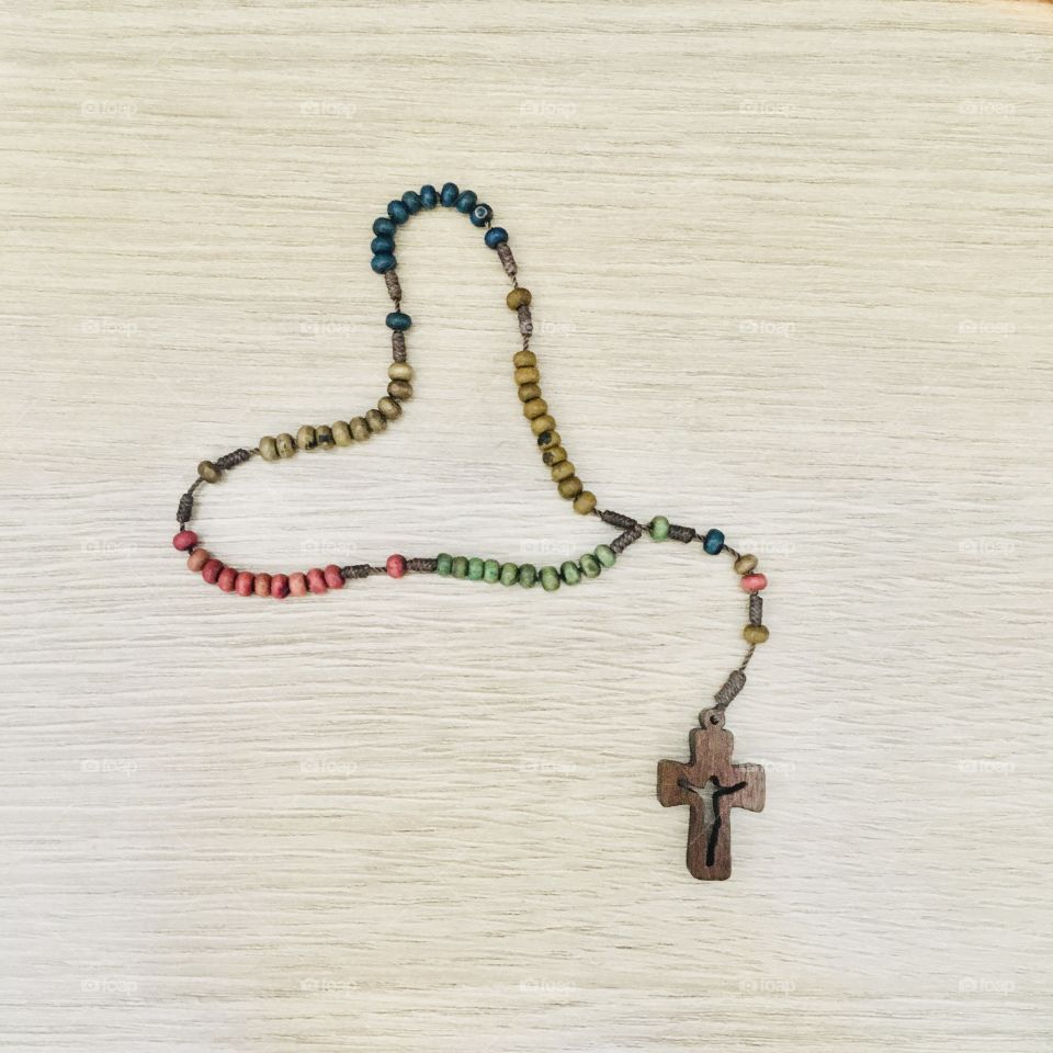 MINIMALIST - The Holy Rosary is one of the most beautiful and simple tools for prayer and meditation, bringing peace to everyone. / O Santo Terço é uma das mais belas e simples ferramentas para oração e meditação, trazendo a paz para todos. 