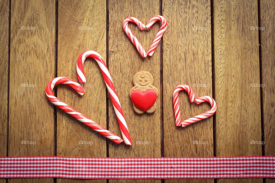 Andy canes and a gingerbread man holding a heart