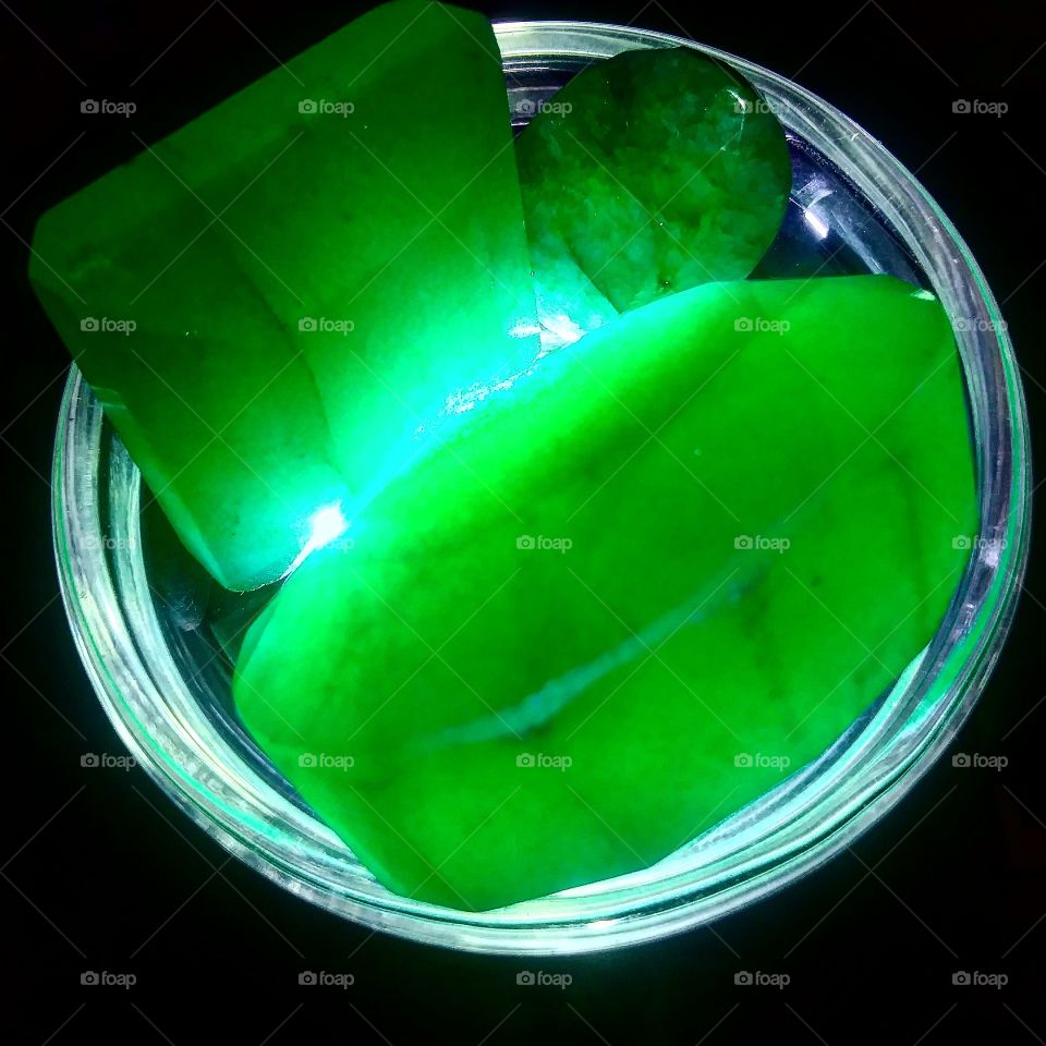 glowing emerald hunks