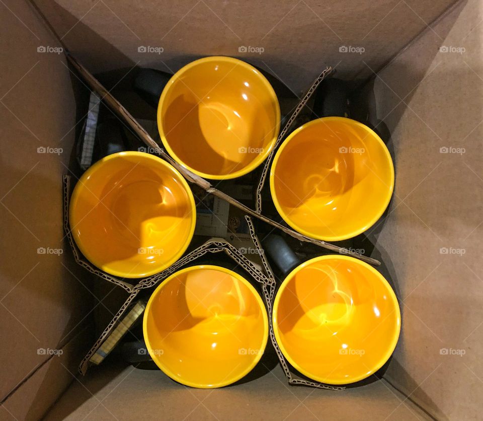 Circle yellow cups in the box 