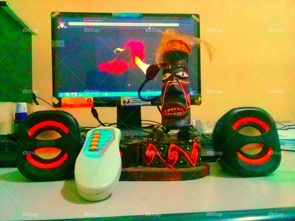 computer, speaker's ilustrastion