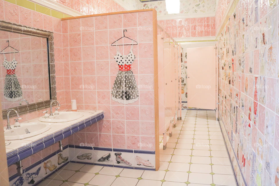 Stylish Women's Room