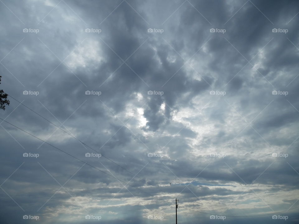 clouds ☁. This is a oops photo that I took while traveling. 👣 🚶 🏃 🔥 💨