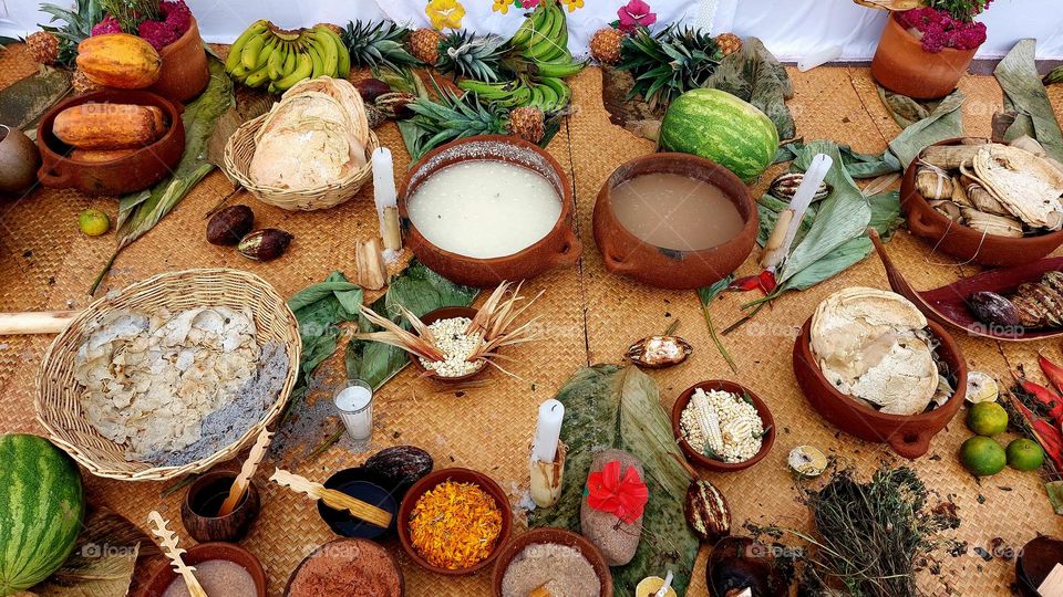 Tradiciones Mexicanas... Altar para recibir a nuestros ancestros que trascendieron.
México es cultura.