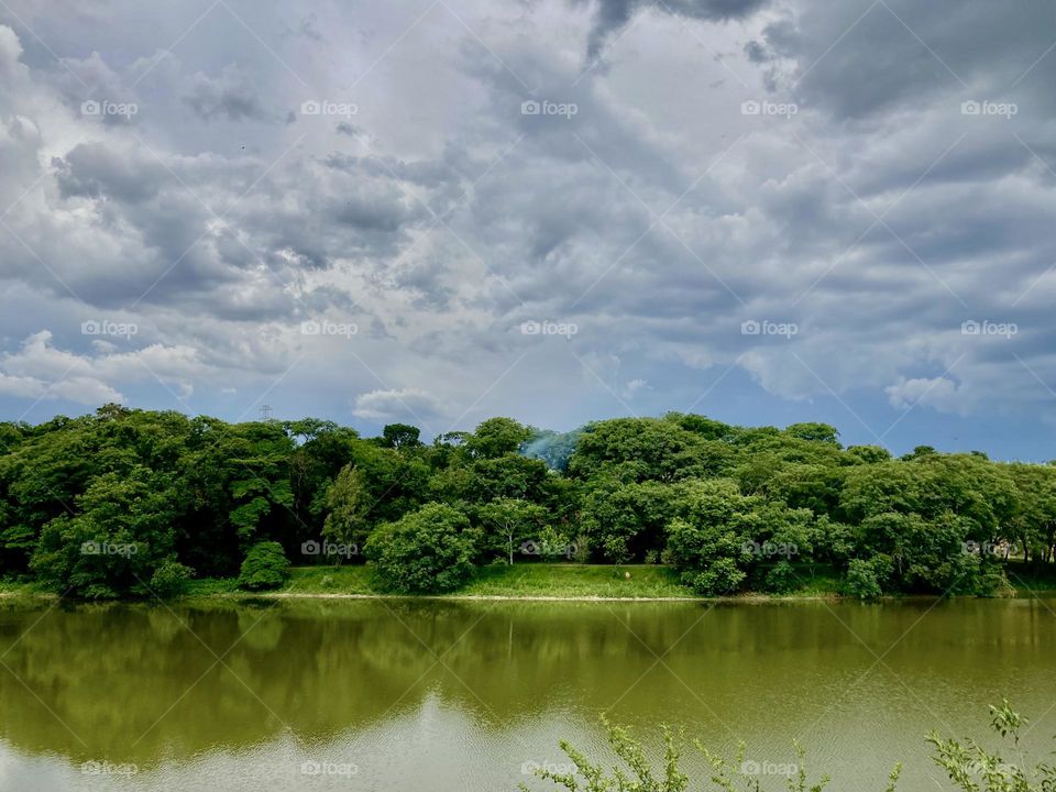 Camping do Macuco, em Valinhos: olhe só que lugar bacana, escondido entre as plantações de goiaba e figo da região (que aliás, são deliciosas).
Descansar por aqui deve ser muito bom… ao menos, a paisagem é convidativa!