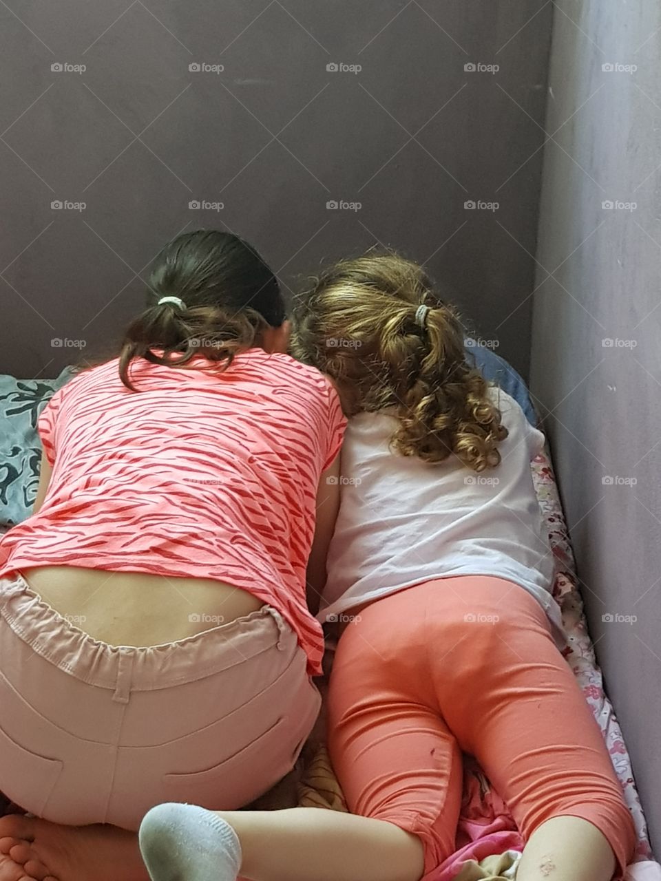 2 children with pink clothes