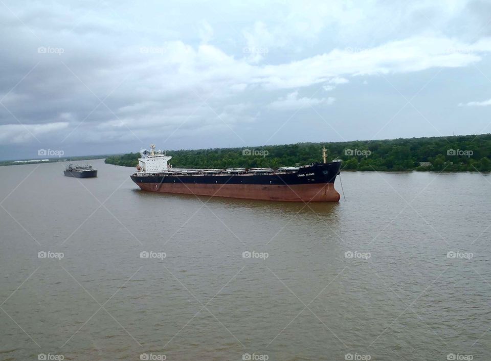 Yong Huan cargo ship in Mississippi River 