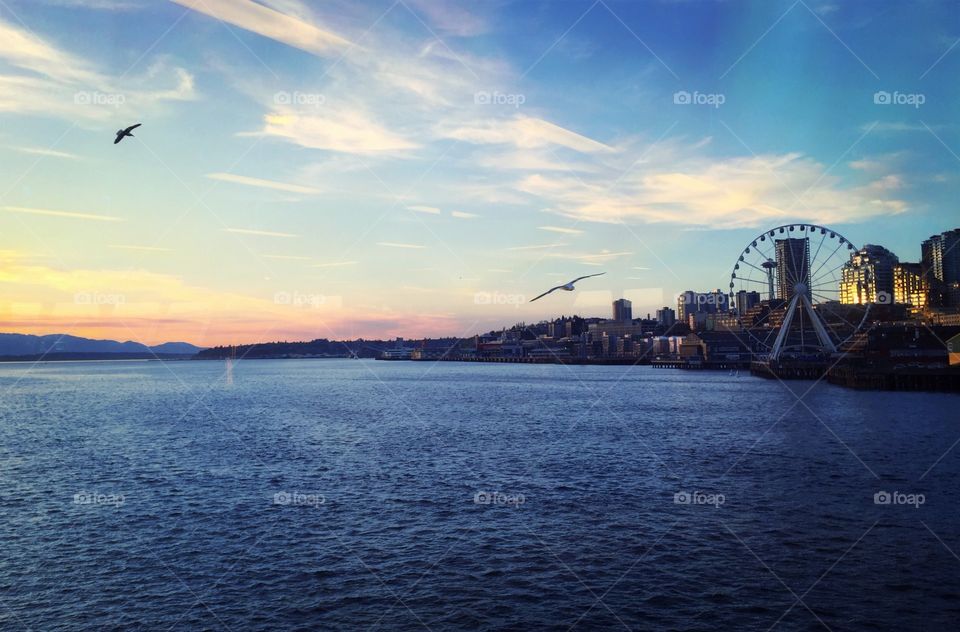 Seattle Ferris wheel during sunset