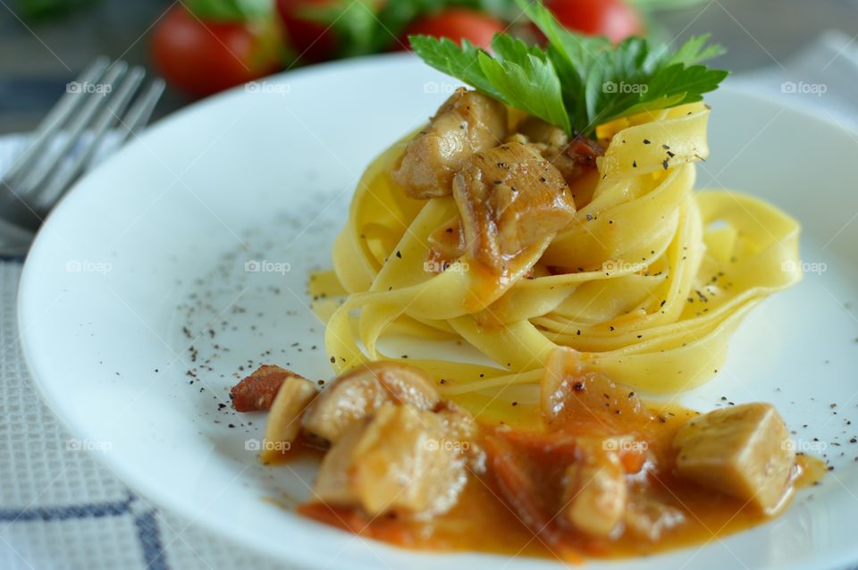 pasta with mushrooms and tomato