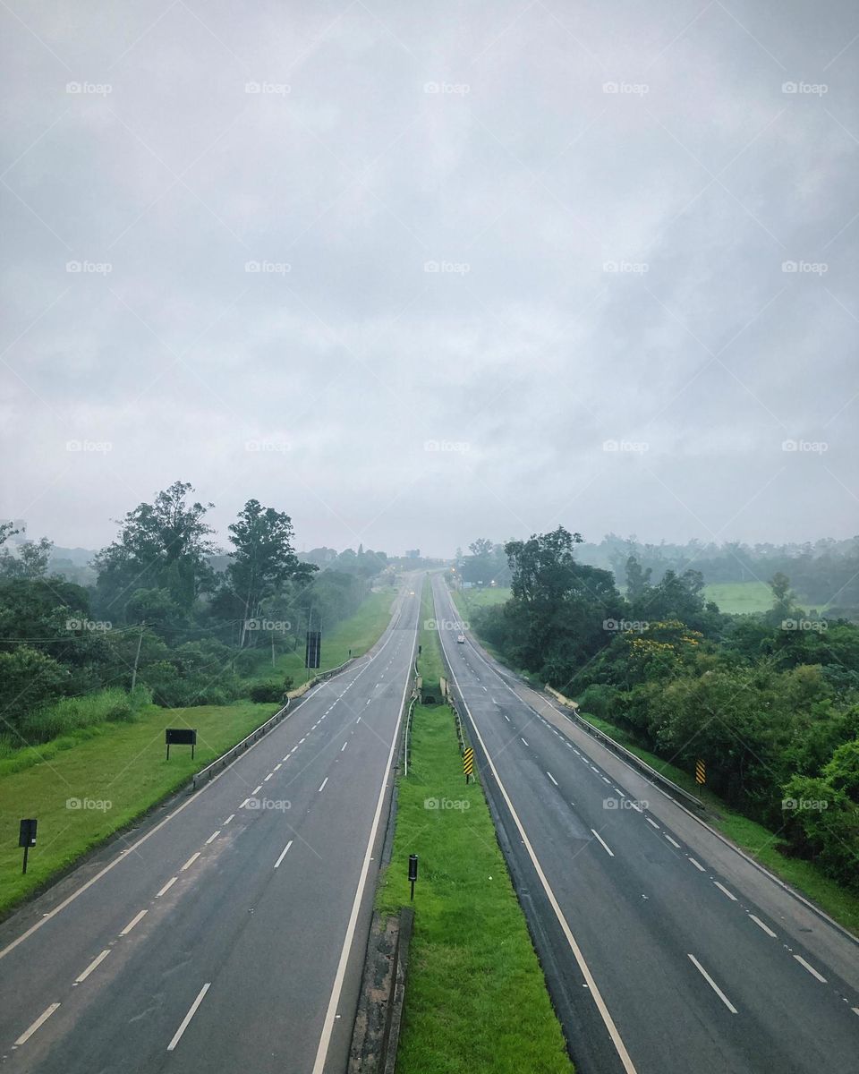 A #garoa voltou em #Jundiaí!
Olhe a #Rodovia Dom Gabriel com #horizonte branco…
📸
#FOTOGRAFIAéNOSSOhobby
#amanhecer #morning #chuva #rain #sky #céu #natureza #fotografia #paisagem #landscapes #inspiração #mobgrafia #XôStress #nuvens #clouds