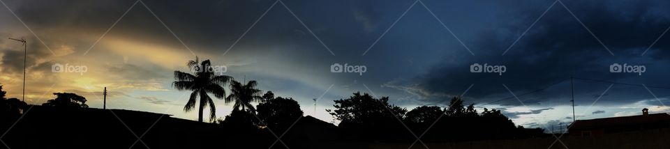 Entardecendo com o céu repleto de cores douradas e prateadas! Viva a natureza!
📸
#FOTOGRAFIAéNOSSOhobby
#foto #paisagem #panorâmica #inspiração