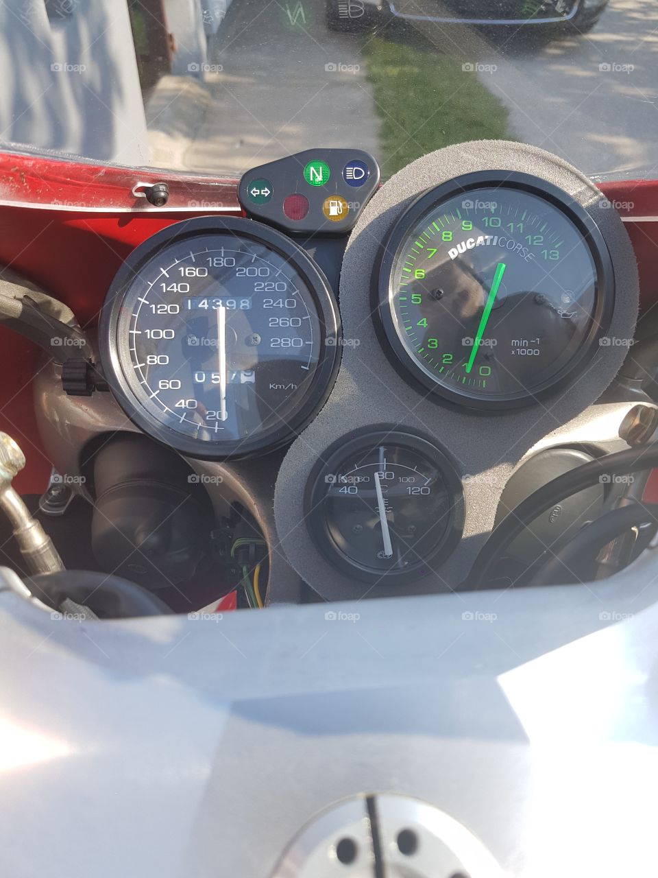 insteument gauges on motorcycle