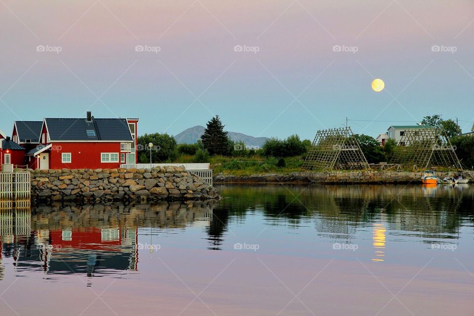 Full moon over Svolvær 