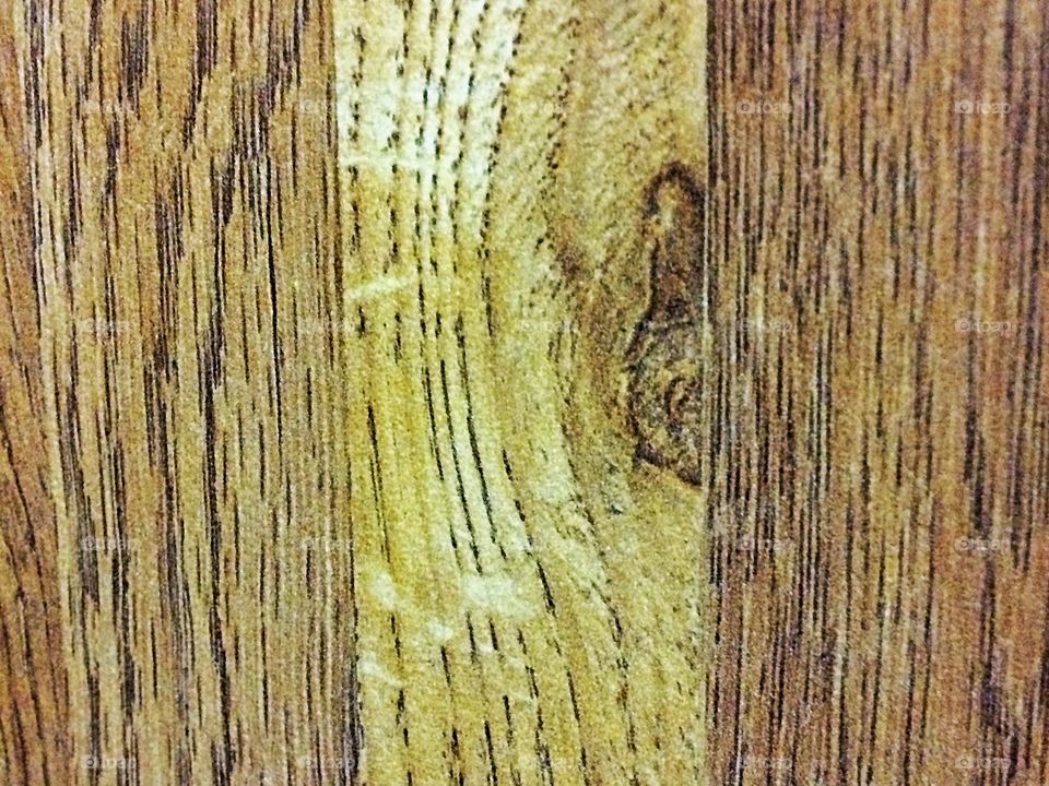 Varnished wood 
