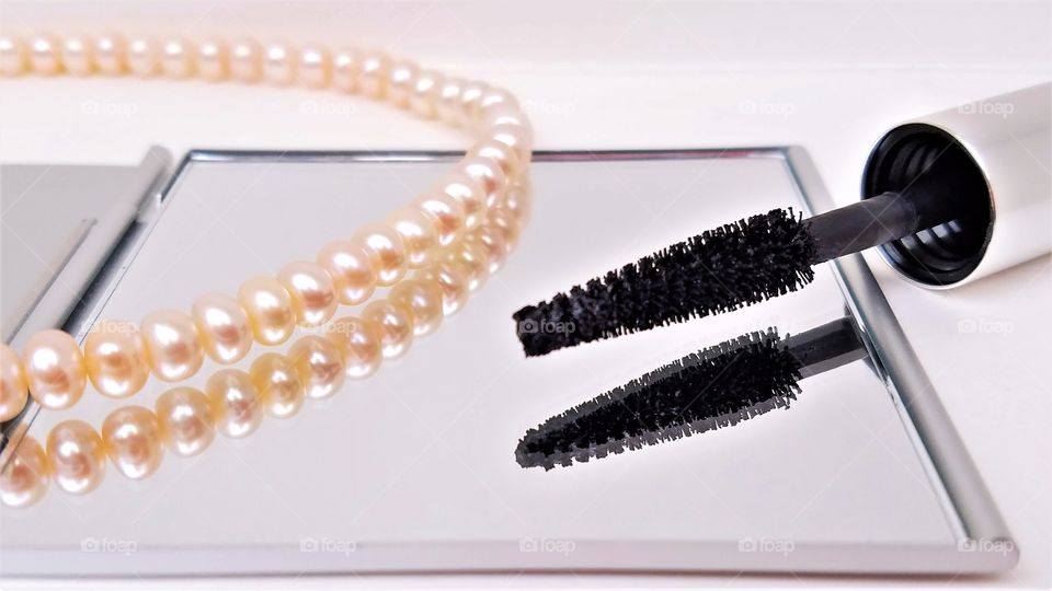 Eye mascara brush and pearls