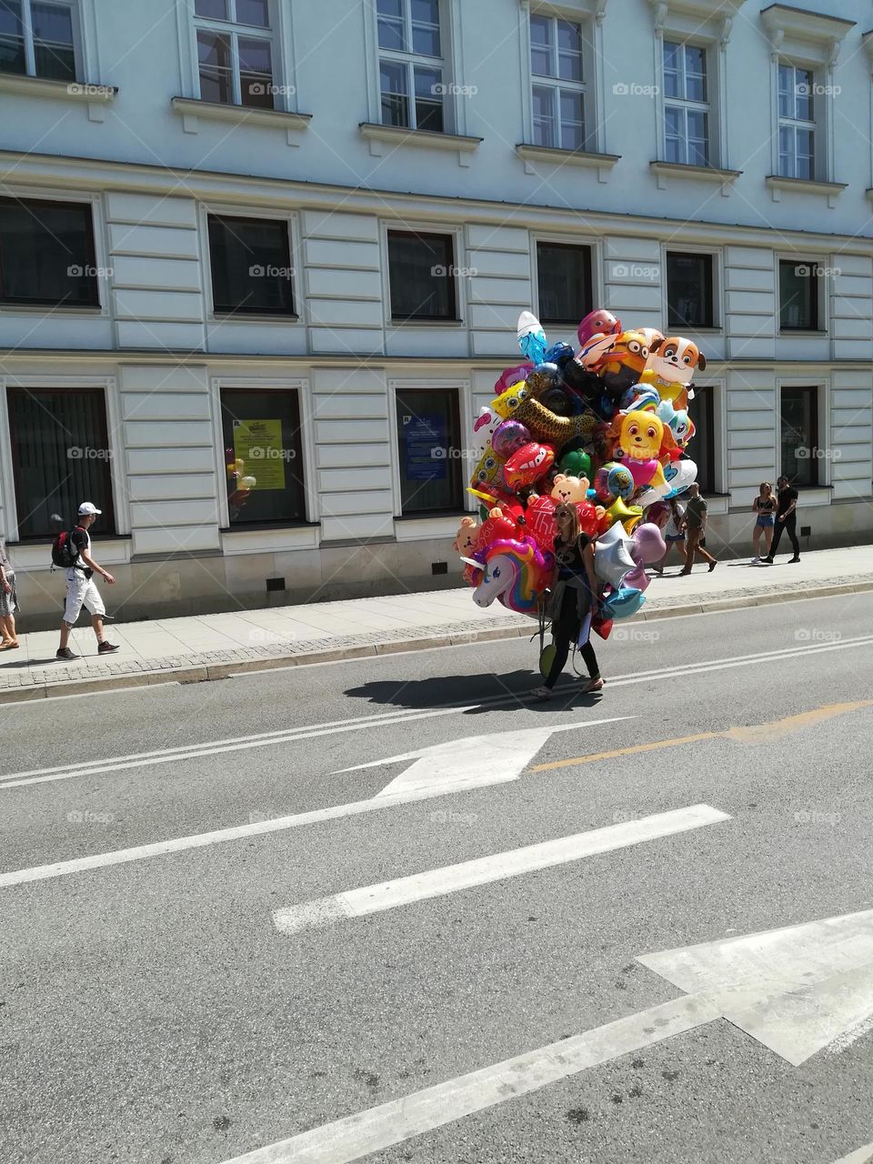 Balloones walking