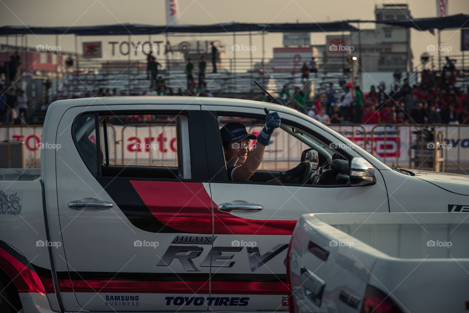 Toyota hilux revo driver drift show 