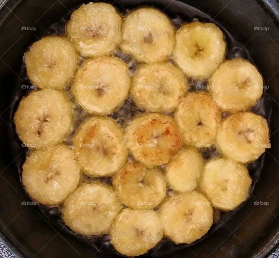 Frying bananas