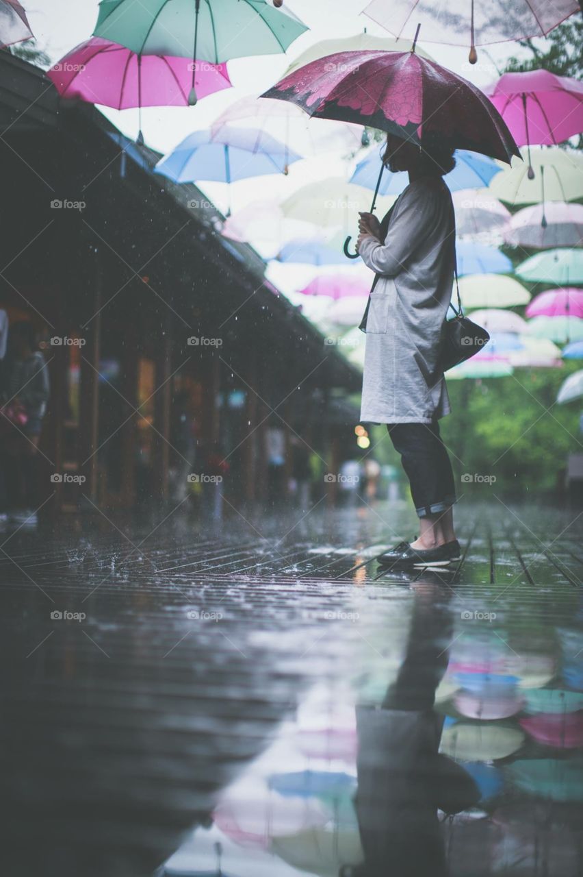 Lady with umbrella 