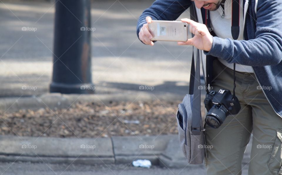 Man taking pictures 