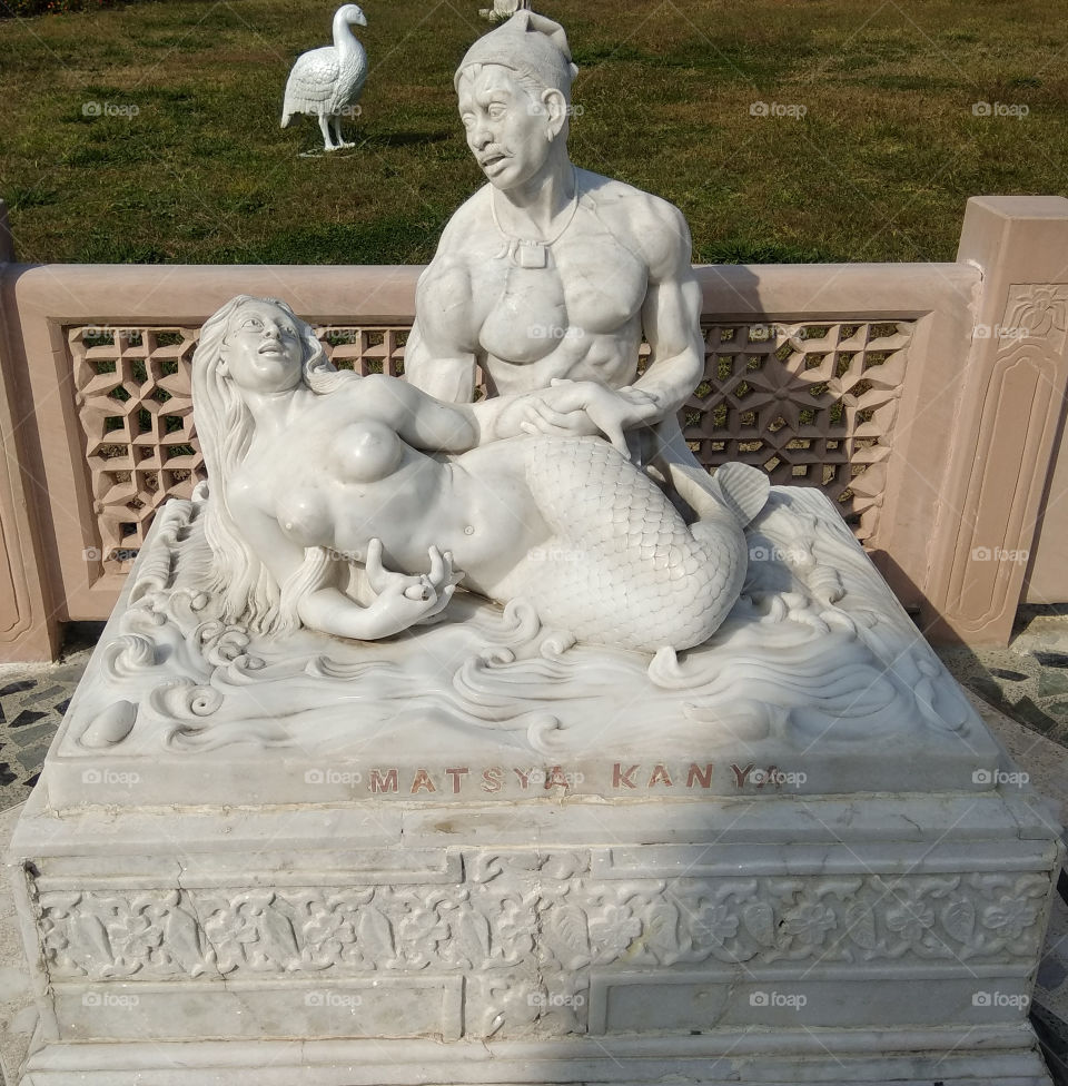 couple statue