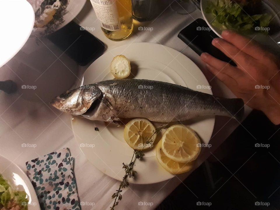 A fish on the plate 