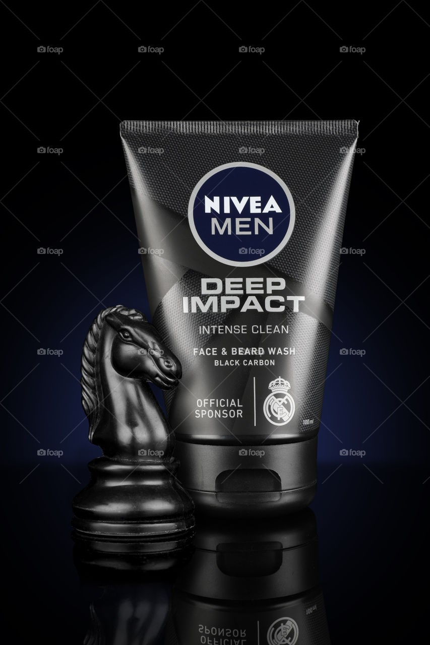 Nivea Men Deep Impact Face & Beard Wash with a Chess Game Knight