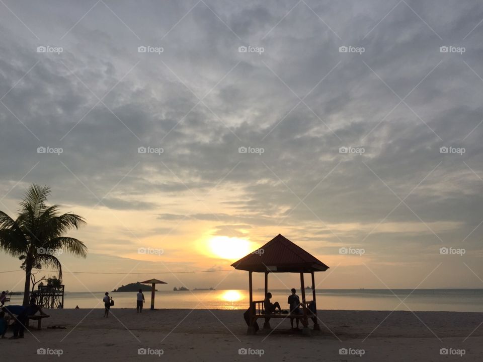 How you Enjoy the Beautiful Sunset in Vio-Vio Beach,Batam