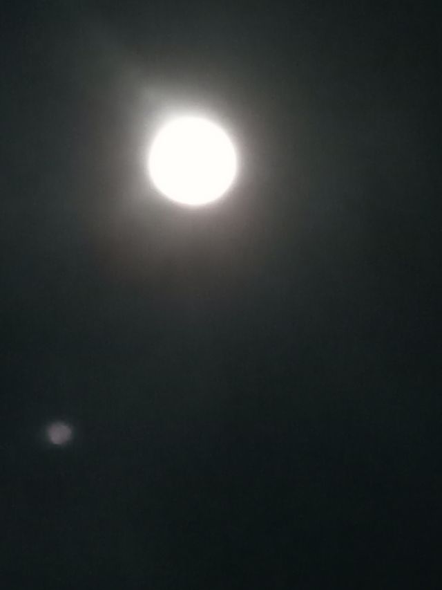 BBB.On beautiful cool night @king on the sky @
full moon on the sky nature ... bright ful and peaceful..eyeconic view .